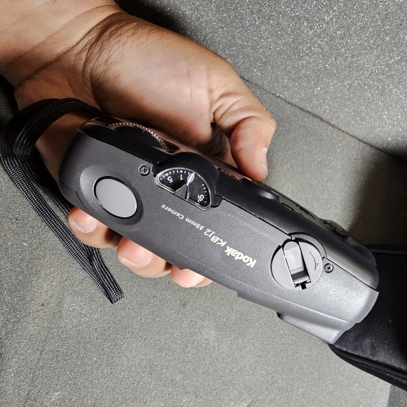 Kodak KB12 35mm Point & Shoot Film Compact Pocket Camera Untested With Case i do - Picture 11 of 11